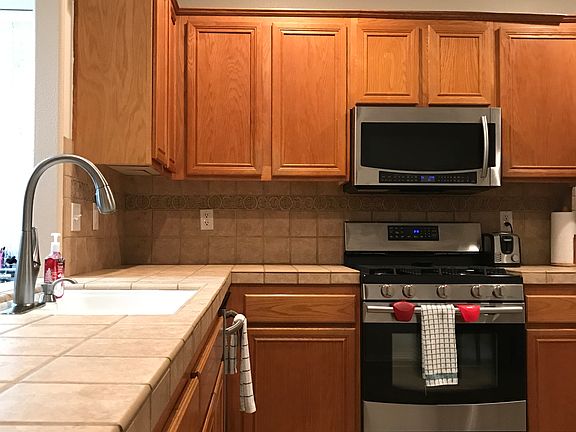 4th image of 276 Galley Ct