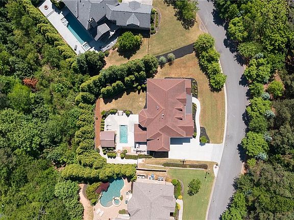 3rd image of 430 Blake Rd