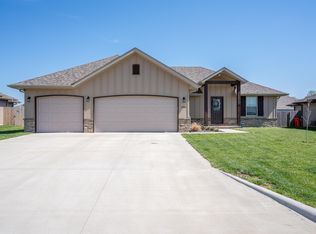 5565 W Pine St, Springfield, MO 65802