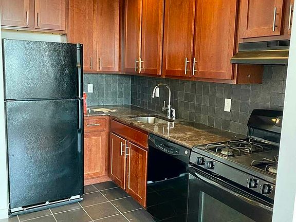 5th image of 21-24 Newtown Ave #6B