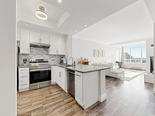 22 Clarissa Dr #Penthouse 6, Richmond Hill, ON L4C 9R6