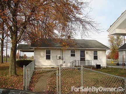 Fenced backyard from driveway