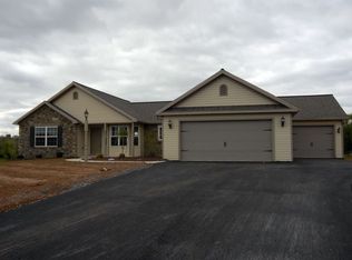 110 Woodmeadow Dr, Denver, PA 17517