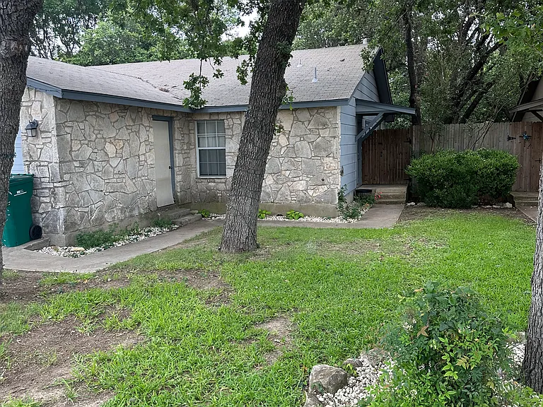 809 Adler St — Photo 2