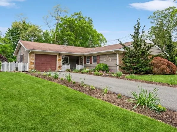 14 Sanford Lane, Stony Brook, NY 11790