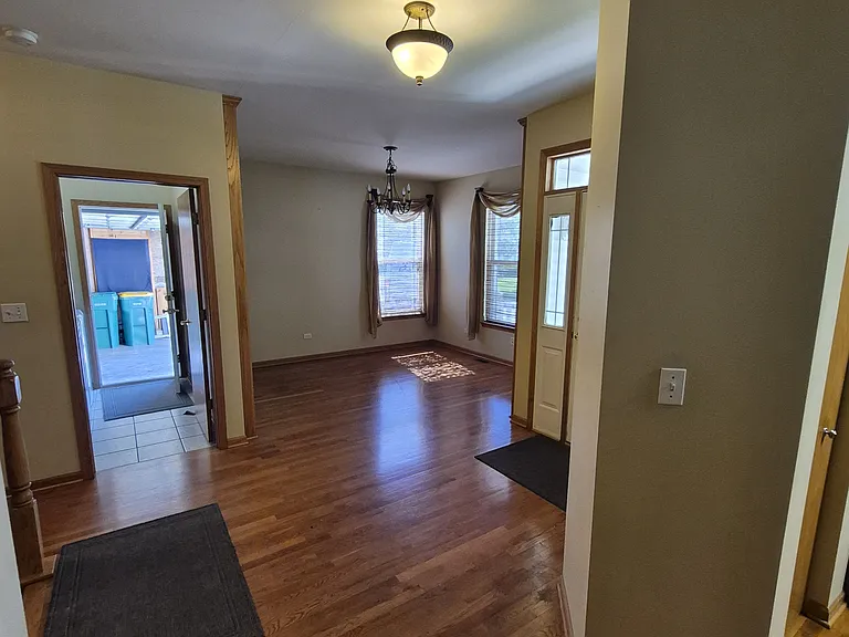 1628 Devonshire Ln — Photo 4