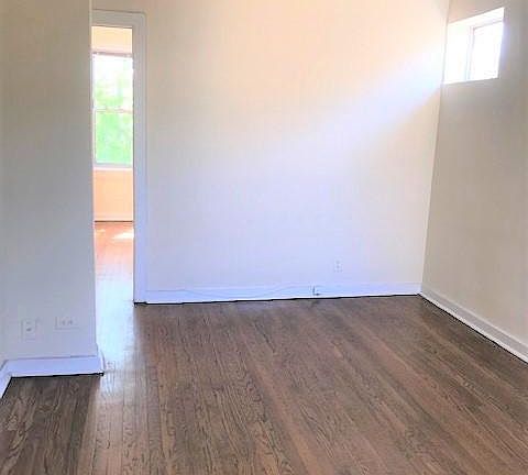 3rd image of 4008 N Kenmore Ave APT 1S