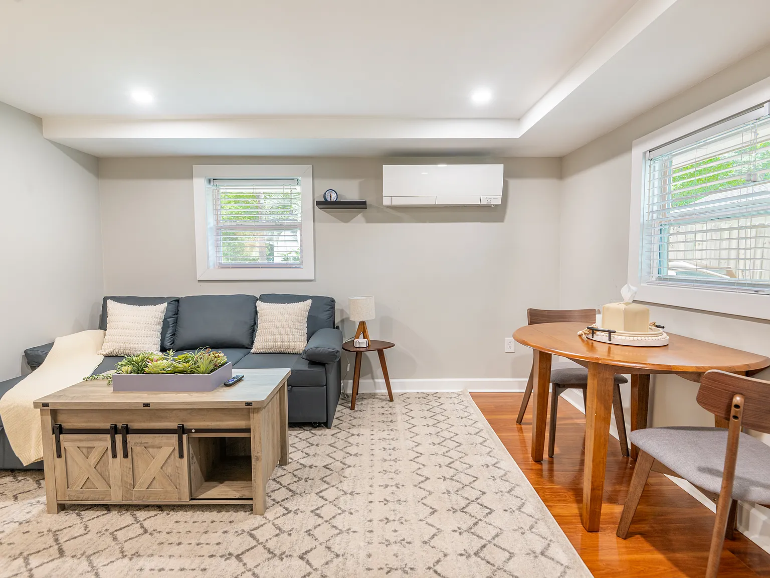 2 bed, 1000 sqft, $3,200 — Photo 2