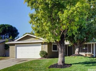 5733 Parkoaks Dr, Carmichael, CA 95608