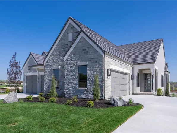 13709 Pembroke Ln, Leawood, KS 66224