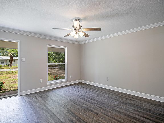 3rd image of 4516 Hilltop Dr