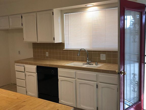 2nd image of 1931 W Fairmont Ave #102