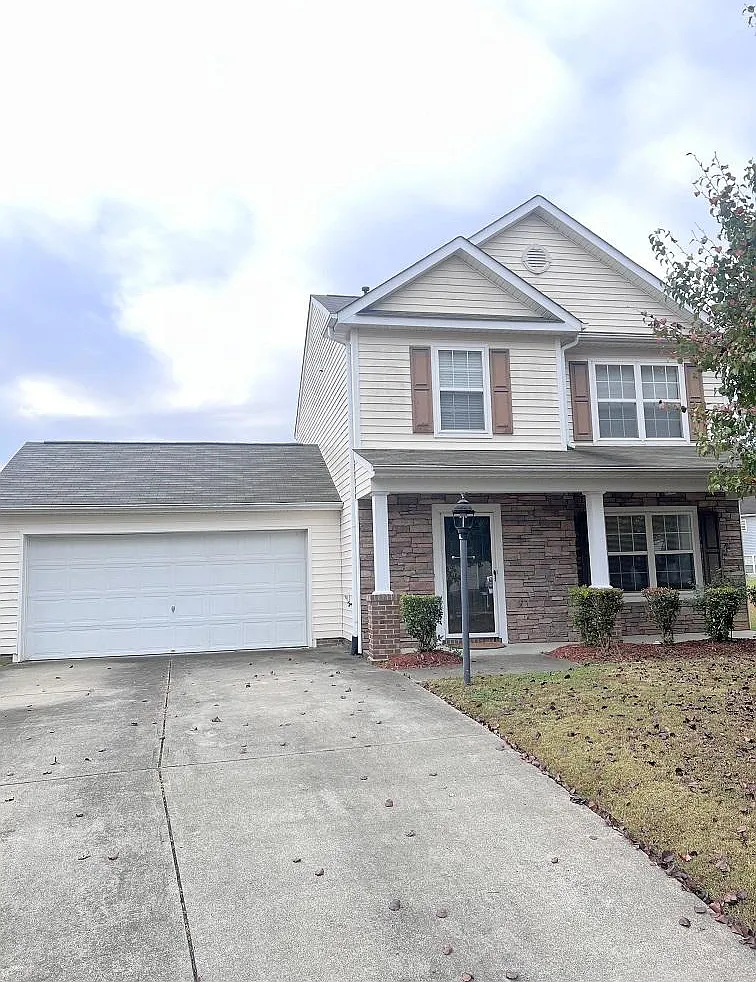 3 bed, 2.5 bath, $1,600 — Photo 1