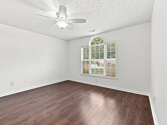 4th image of 1057 Courtyard Dr.