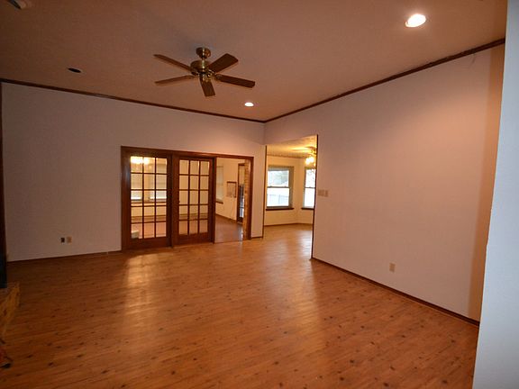 4th image of 905 N Fannin St