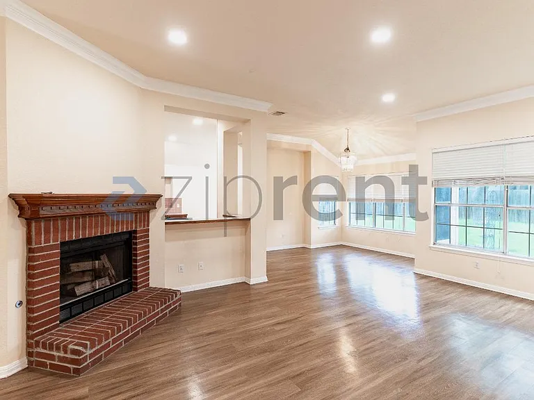 1215 Timber Bend Dr — Photo 5