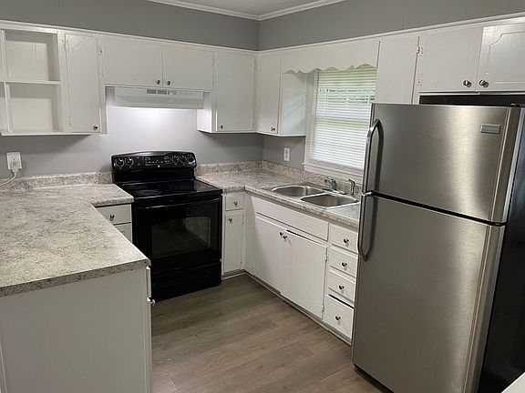 4th image of 844-850 Fisher Cir