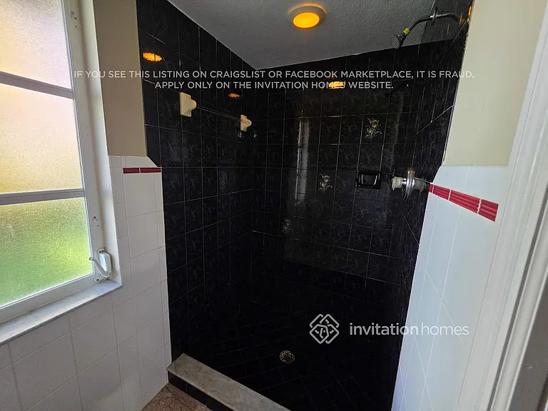 624 SE 18th Ter — Photo 14