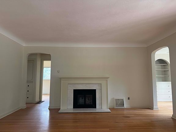 5th image of 660 S Alcott St
