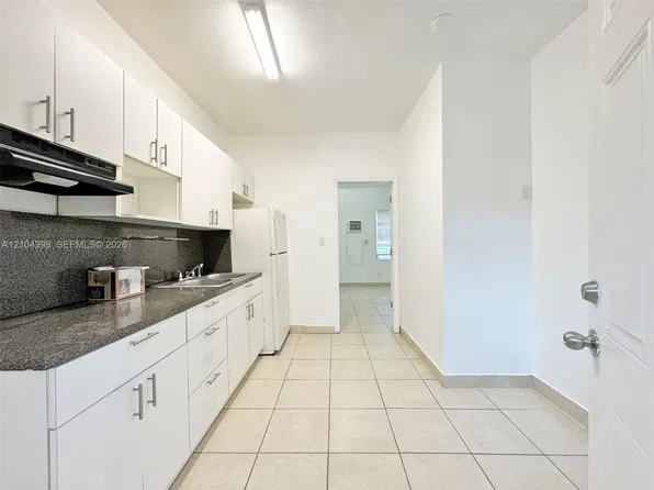 5835 SW 4th St, Miami, FL