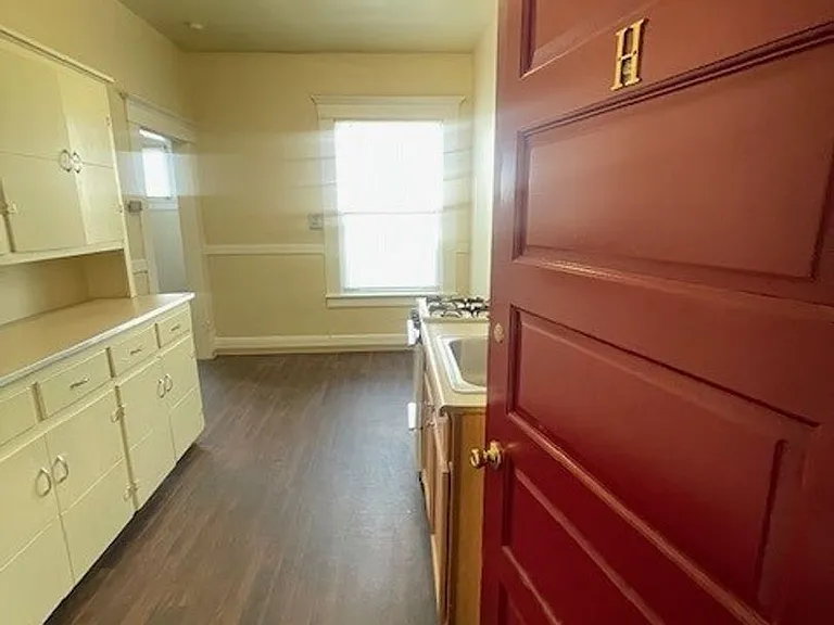 Abbey Park Apartments — Photo 21