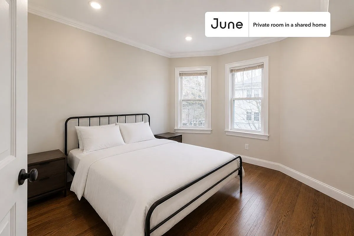 Queen bedroom in 4 bed/1.5 bath home in Somerville #1798 A — Photo 1