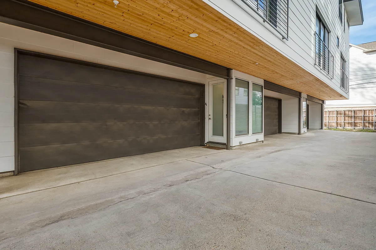 Building Photo - 2211 Moser Ave #4
