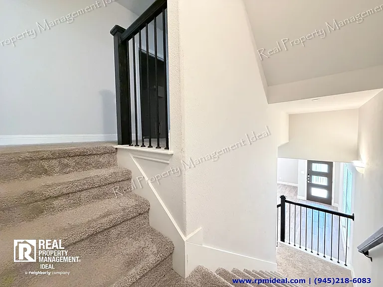 2130 Argolis Dr — Photo 11