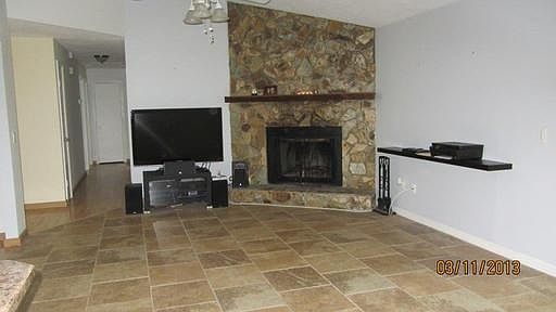 5th image of 912 Samy Dr