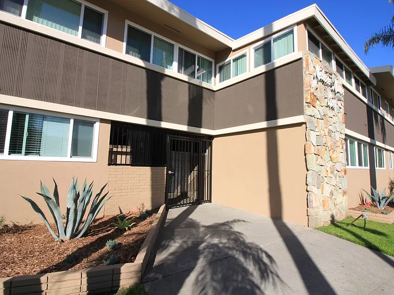 Melrose Manor Apartments - Riverside, CA — Photo 39