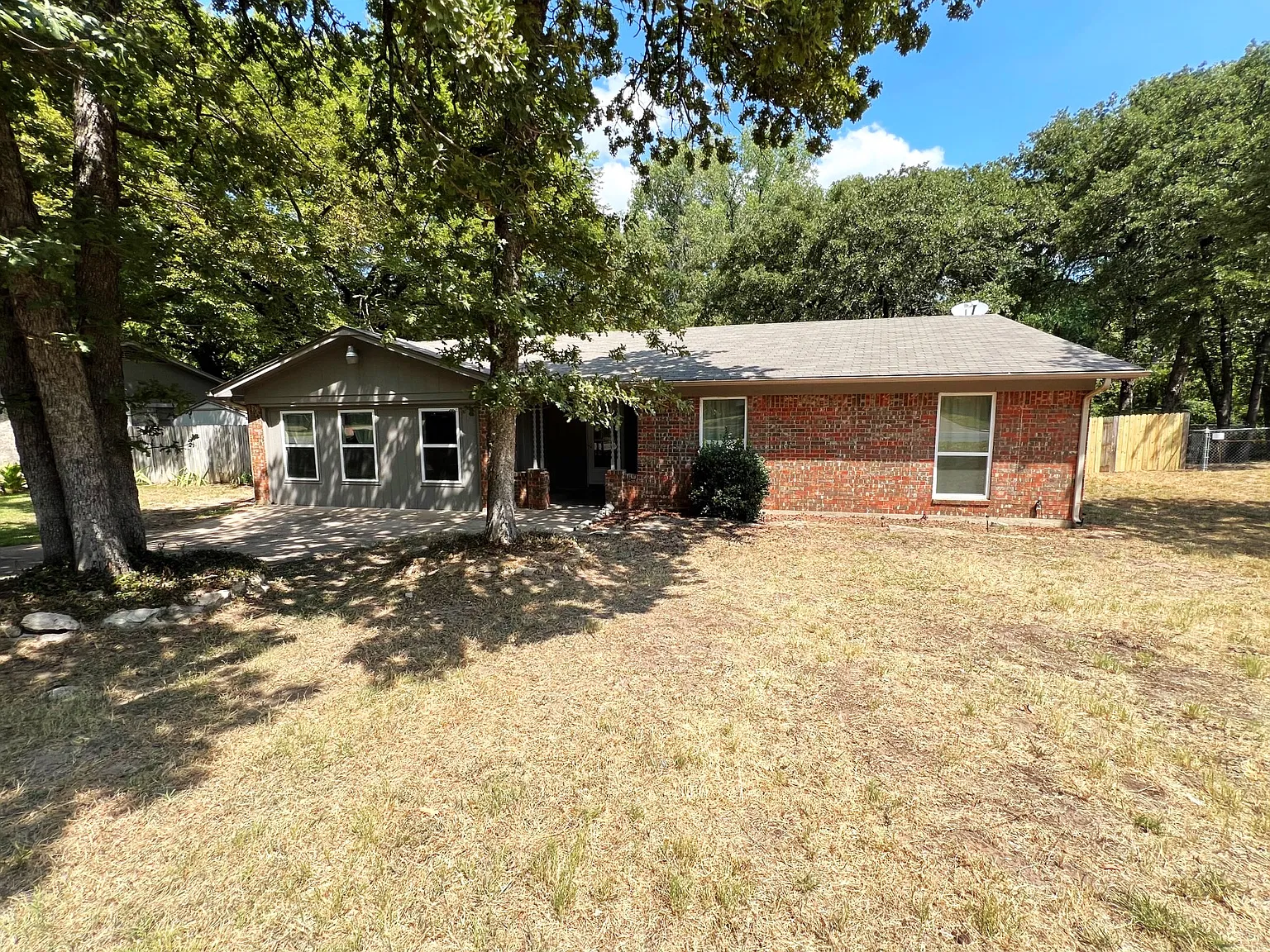 3 bed, 1759 sqft, $1,900 — Photo 2