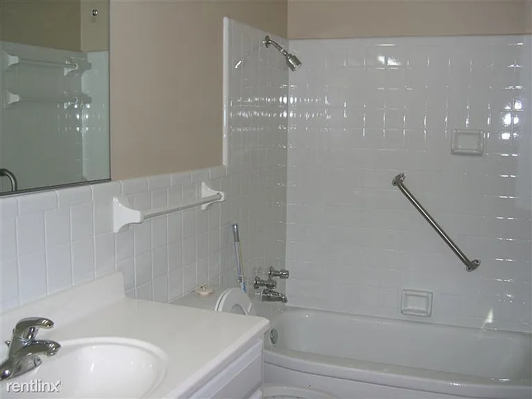 1556A Jones Dr #4 — Photo 4