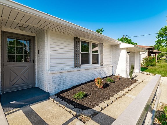 4th image of 196 Evergreen Cir