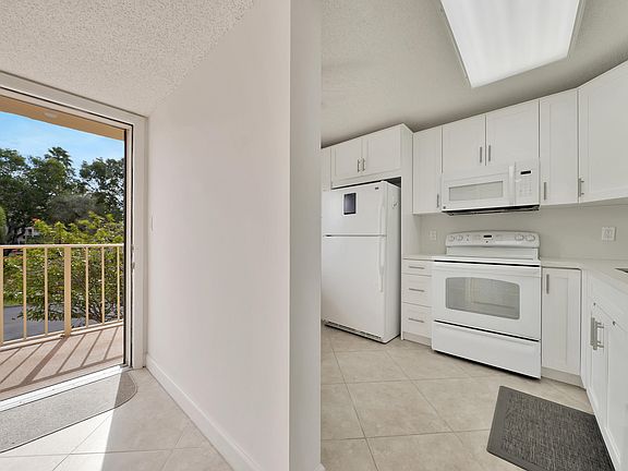 4th image of 6865 Huntington Lane #202