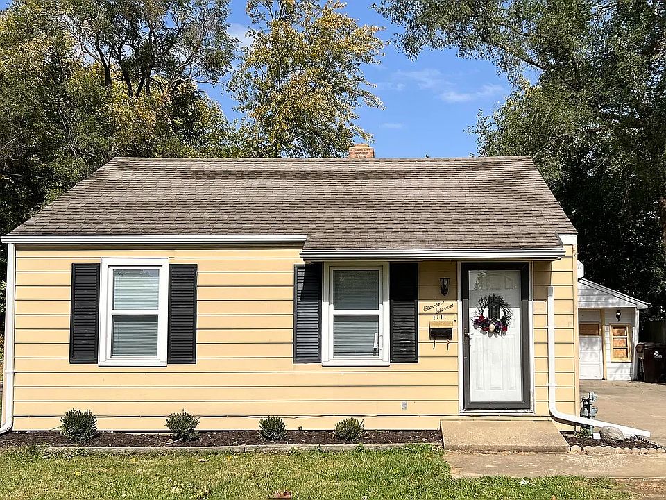 1st image of 1111 W Crestwood Dr