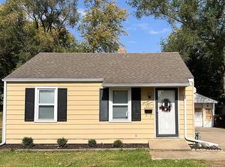 1111 W Crestwood Dr, Peoria, IL 61614