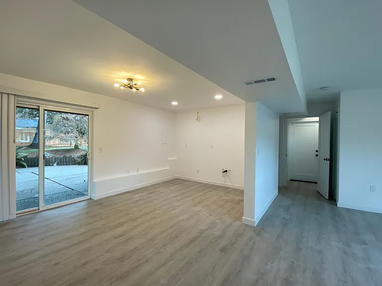 4401 NE 24th St — Photo 33