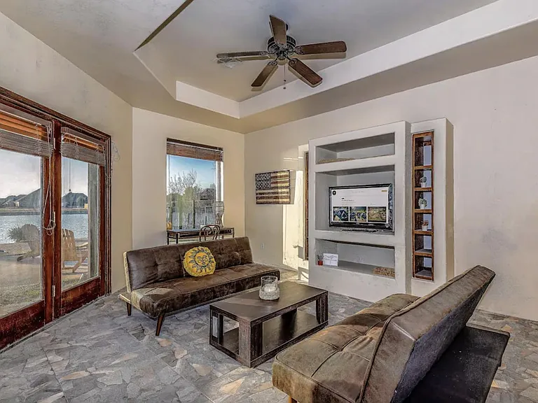 7623 Wyatt Lake Dr — Photo 2