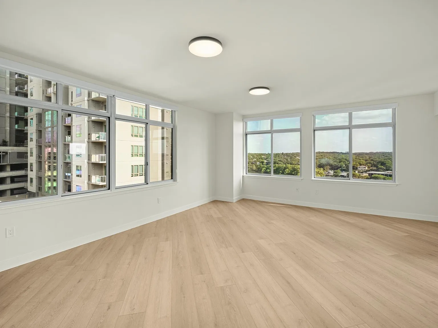 2 bed, 2.0 bath, 1289 sqft, $4,550 — Photo 4