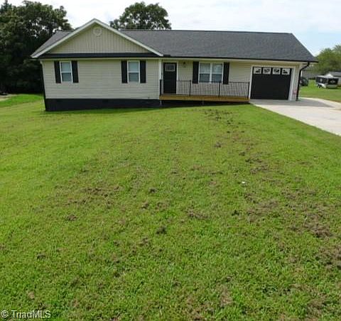 1st image of 130 Hyde Ln