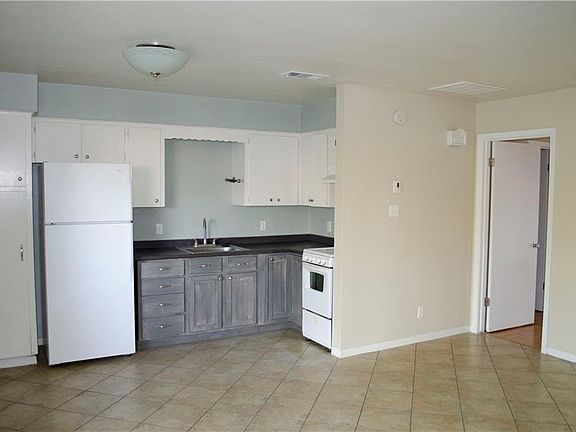 3rd image of 3506 Catalina Dr #A