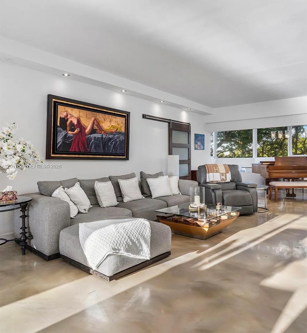 Four Seasons Condo — Photo 4