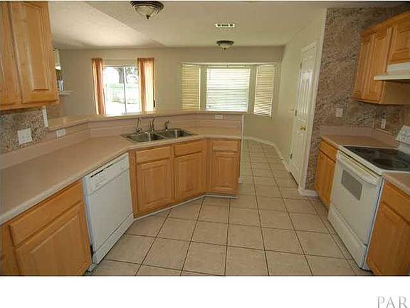 3rd image of 1302 Mazurek Blvd