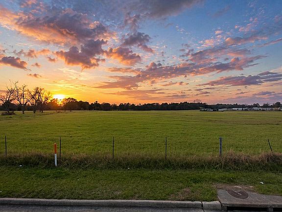 3rd image of 18415 Stuebner Airline Rd
