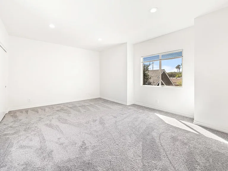 693 Cypress Ave — Photo 17