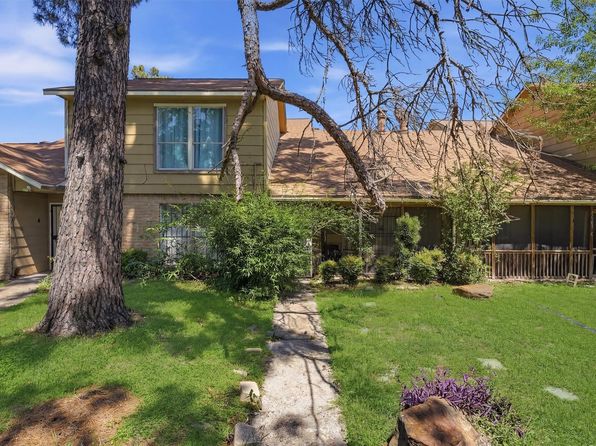 12207 W Village Dr Unit B, Houston, TX 77039 townhouse