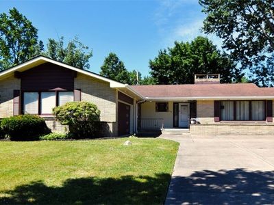 1878 Caronia Dr, Lyndhurst, OH, 44124