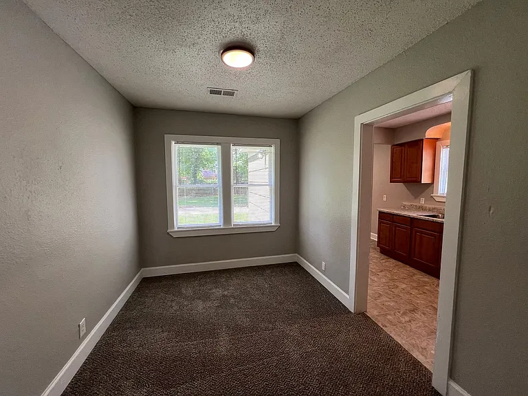 145 E Davant Ave — Photo 6