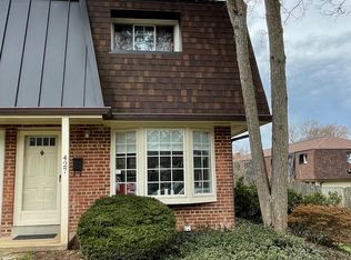 427 Hampton Ct, Falls Church, VA 22046