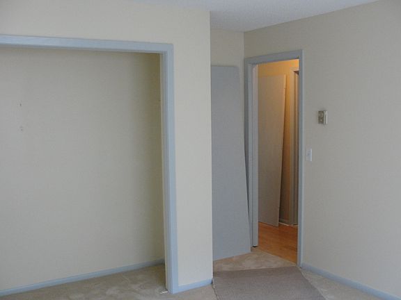 4th image of 257 9th Ave SE